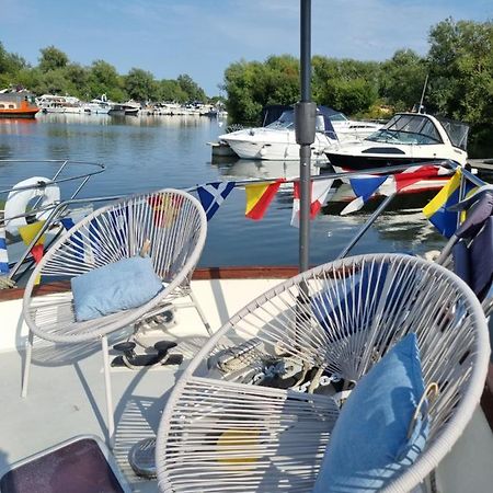 Traditional Boat Hotel Thorpe  Luaran gambar