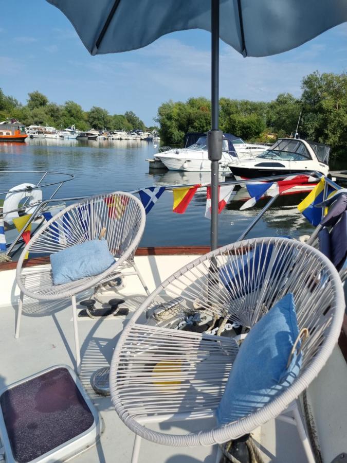 Traditional Boat Hotel Thorpe  Luaran gambar